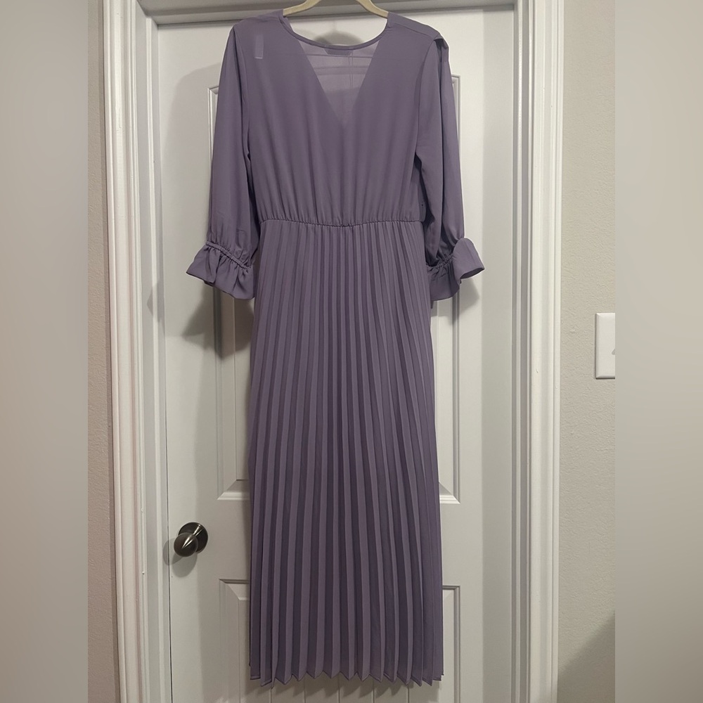 NWT Zuiki Italian Lilac Pleated Midi Dress | S/M | Elegant V-Neck Fit & Flare - Picture 3 of 8